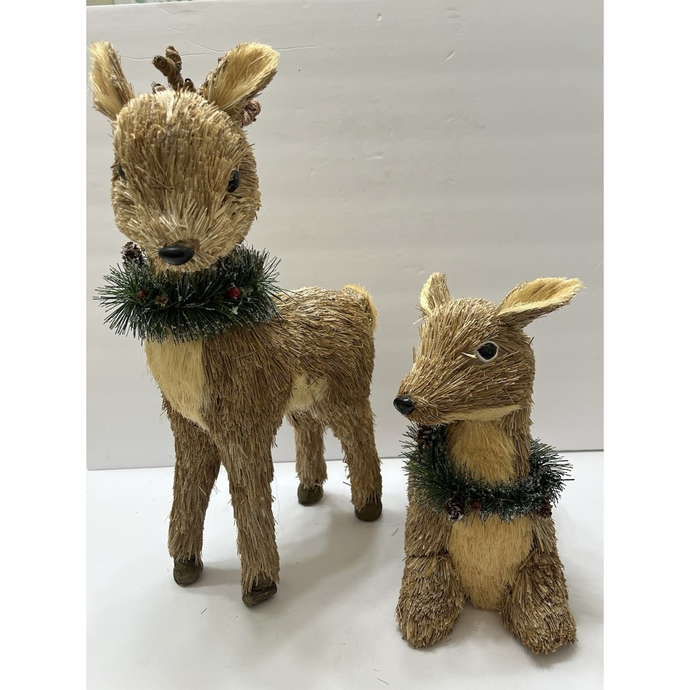 Christmas Woodland Reindeer Set Of 2 Straw Rustic Brown Green Holly
